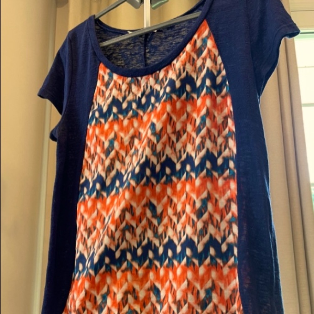 MAURICES Blue & multi colored short sleeve blouse